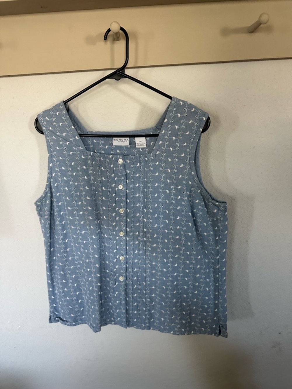 Sonoma Light Blue Sleeveless Button-Front Tank with White Vine Print